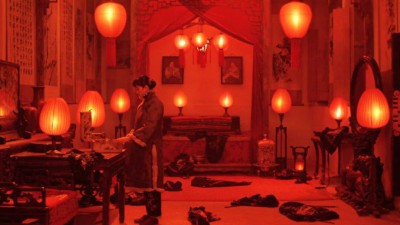 Đèn Lồng Đỏ Treo Cao - Raise the Red Lantern